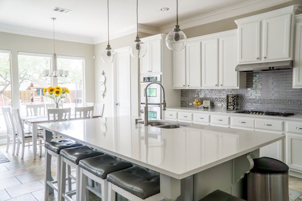 Kitchen & Dining